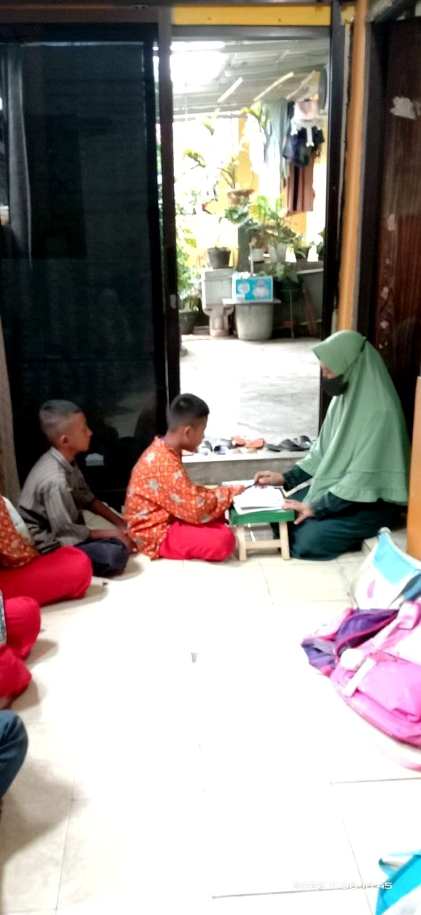 Belajar bersama ustadzah
