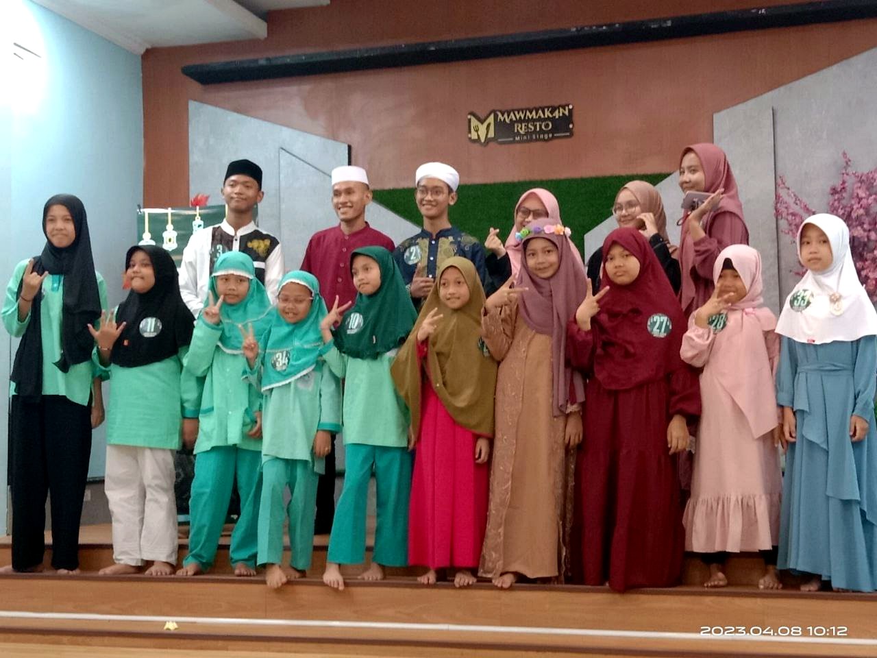Lomba di atas panggung
