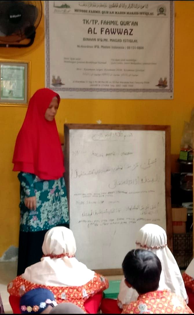 Belajar di papan tulis