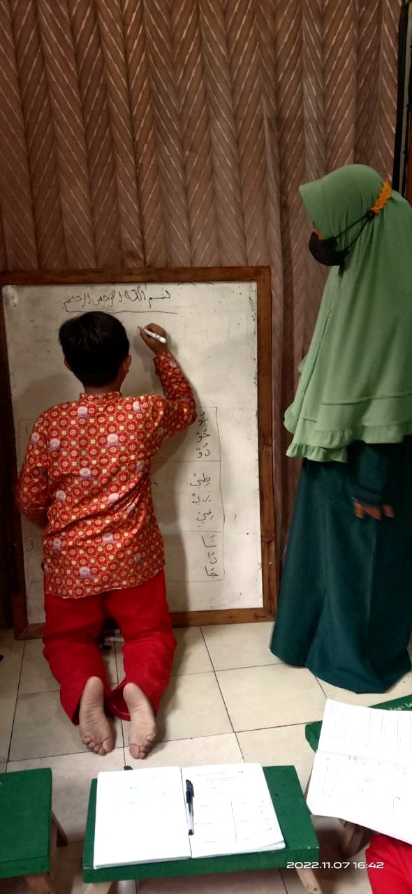 Menulis huruf hijaiyah
